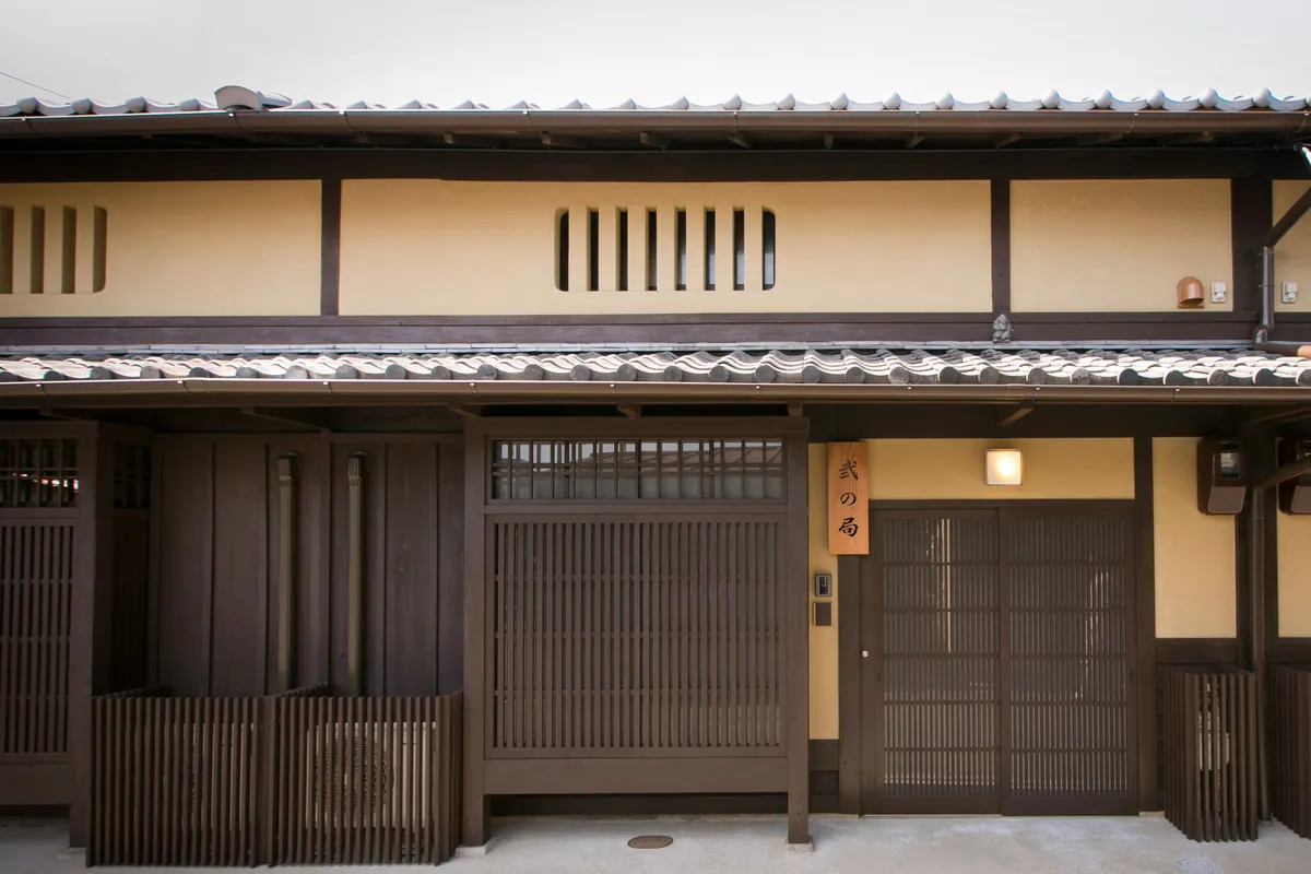 Facade of Ni-no-Tsubone with its nameplate and lattice doors